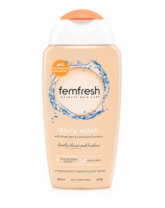 Classic daily pH-balanced intimate wash enriched with soothing chamomile and natural aloe vera (250ml).
